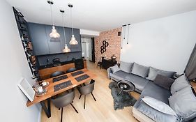 Stylowy Apartament w Centrum Sopotu z Projektorem